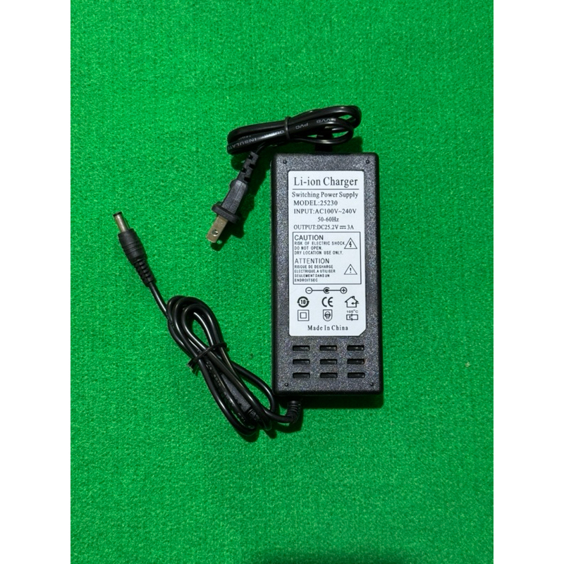 สายชาร์จ ที่ชาร์จแบตเตอรี่ลิเธียม Lithium Battery Charger 12.6V (1.7A)พร้อมตัวหนีบอย่างดี ชาร์จเร็ว