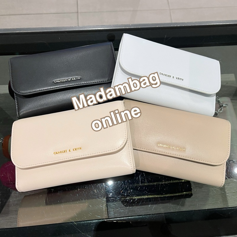 CHARLES &amp; KEITH Front Flap Wallet กระเป๋าสะพายทรงครัช