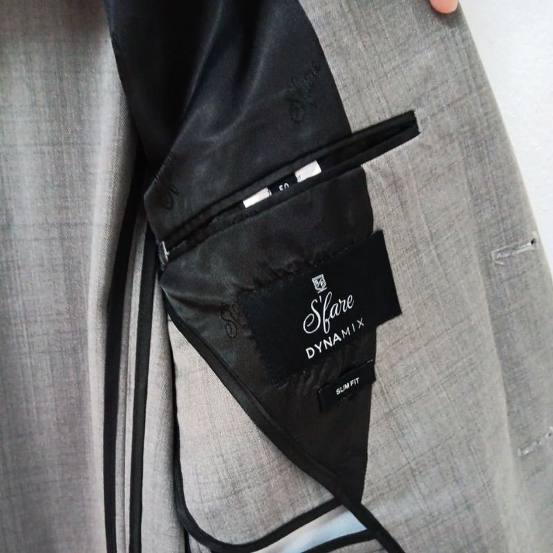 เสื้อสูทงานแบรนด์เอสแฟร์ Sfare สีเทา ซื้อมาราคาหลายพันค่ะ