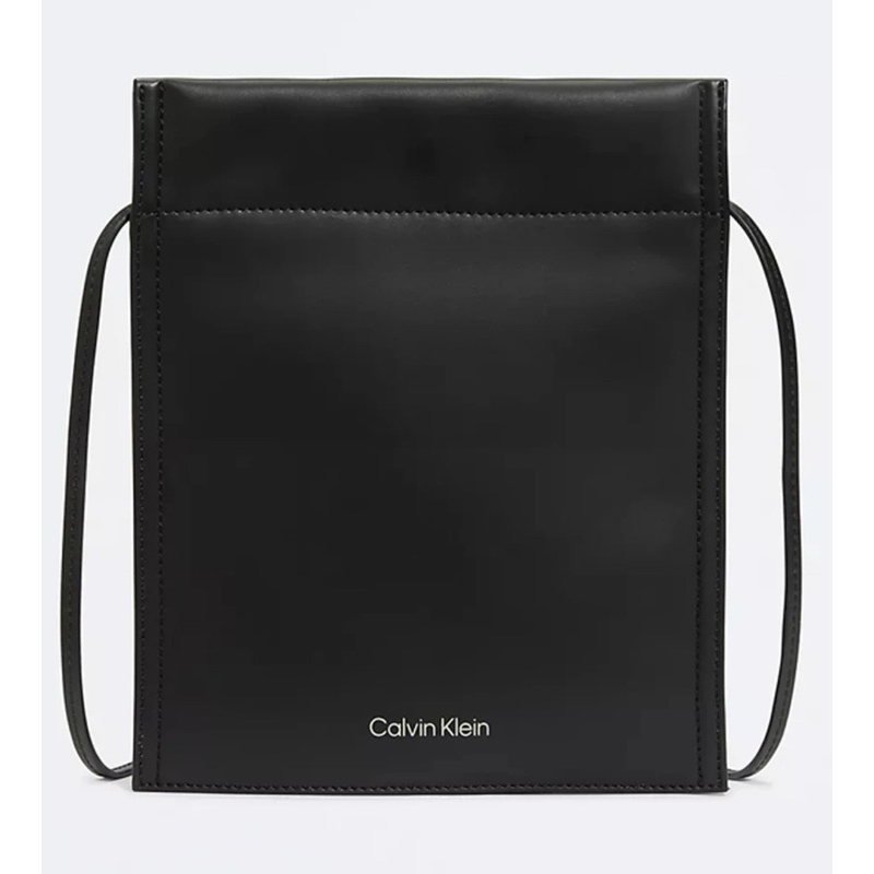 กระเป๋าสะพายข้าง Calvin Klein