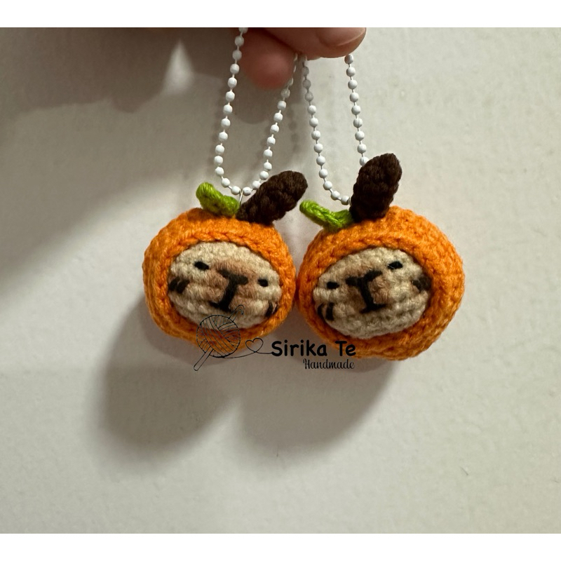 พร้อมส่ง พวงกุญแจน้องคาปิบาร่าหมวกส้ม