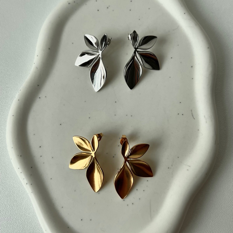 Adore- Leaf earring