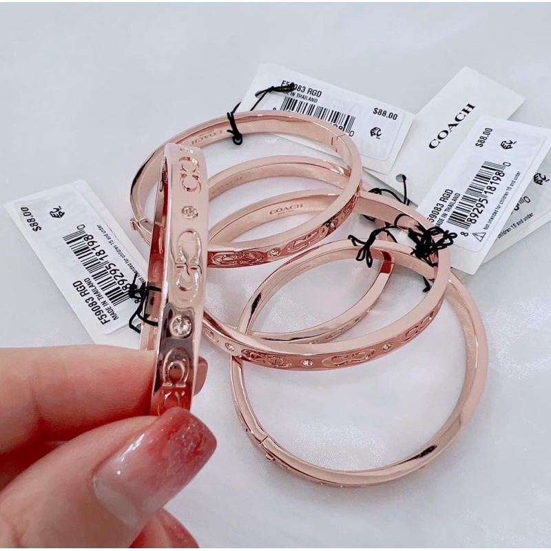 ^-^ส่วนลดXtra แฟชั่น 30%+ส่วนลดร้านค้า 5%: พร้อมส่งที่ไทยแท้ 100% กำไลข้อมือ C0ACH Signature Hinged Bangle รอบวง 17 CM