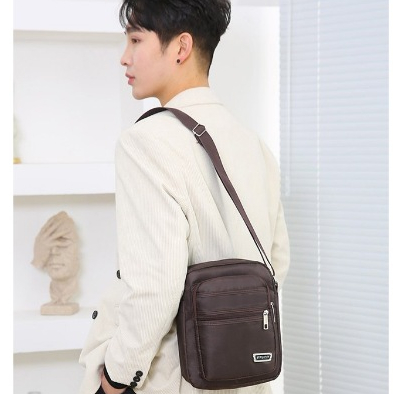 กระเป๋าสะพายข้างสำหรับผู้ชายมีหลายช่องใส่ของได้ ใส่ของได้เยอะ