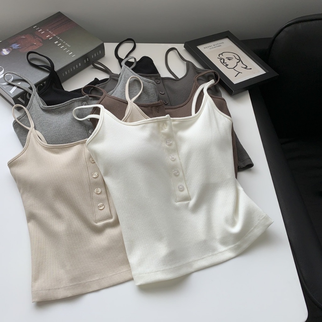 เสื้อสายเดี่ยวผู้หญิง สายเดี่ยวแต่งกระดุม B-102 แฟชั่นเกาหลีสุดน่ารัก ผ้านุ่มใส่สบาย มีฟองน้ำในตัว