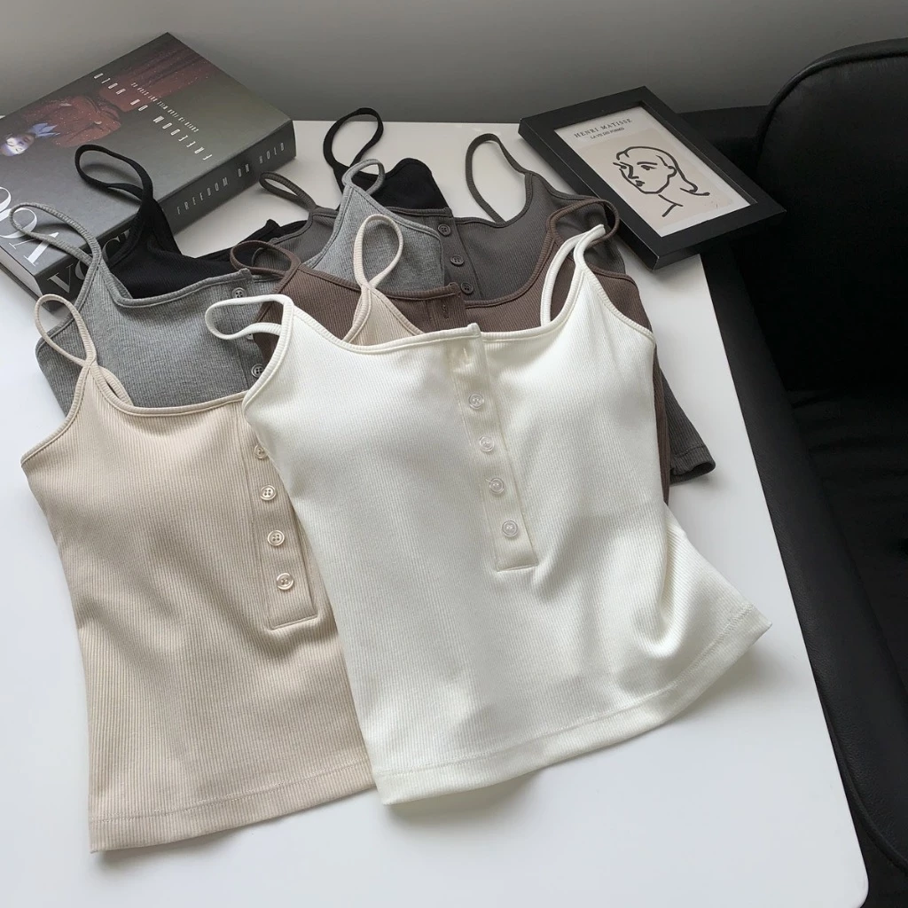 เสื้อสายเดี่ยวผู้หญิง สายเดี่ยวแต่งกระดุม B-102 แฟชั่นเกาหลีสุดน่ารัก ผ้านุ่มใส่สบาย มีฟองน้ำในตัว