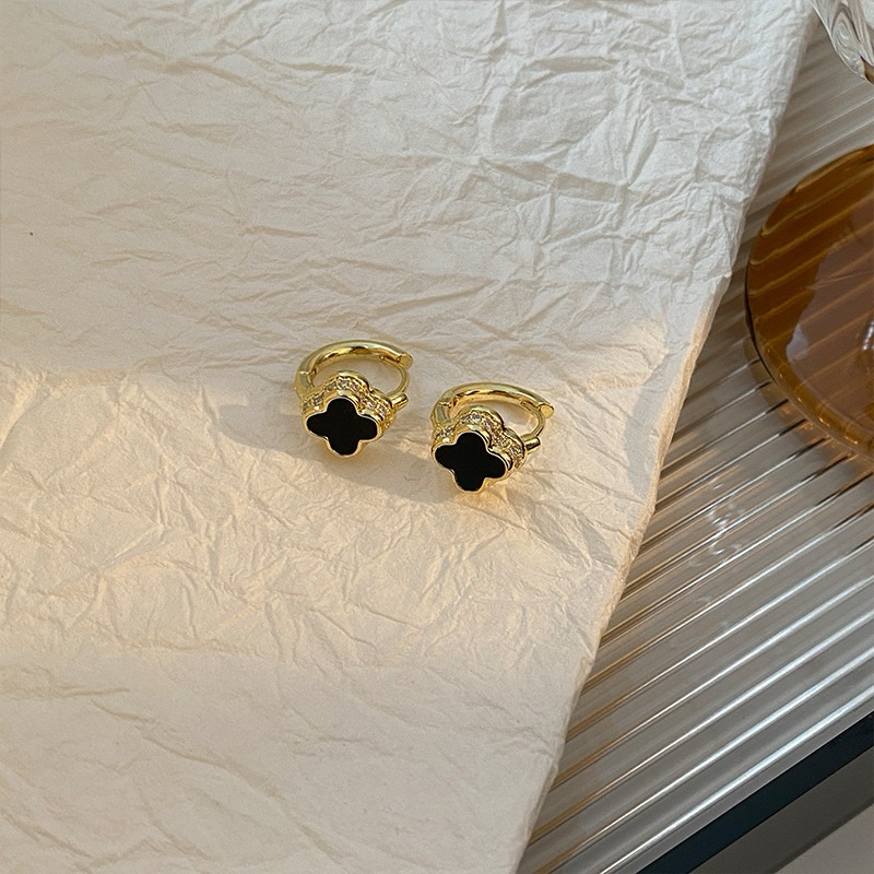 ต่างหูห่วง แวน คลีฟ สีขาวมุก และดำเงา พร้อมส่ง🇹🇭