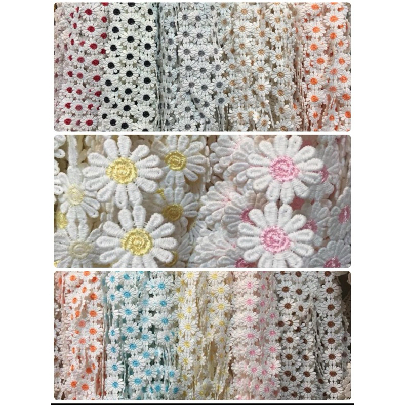 ดอกไม้ตกแต่งเสื้อผ้าลูกไม้เคมี ขนาดดอก3ซม (เส้นละ30ดอก)