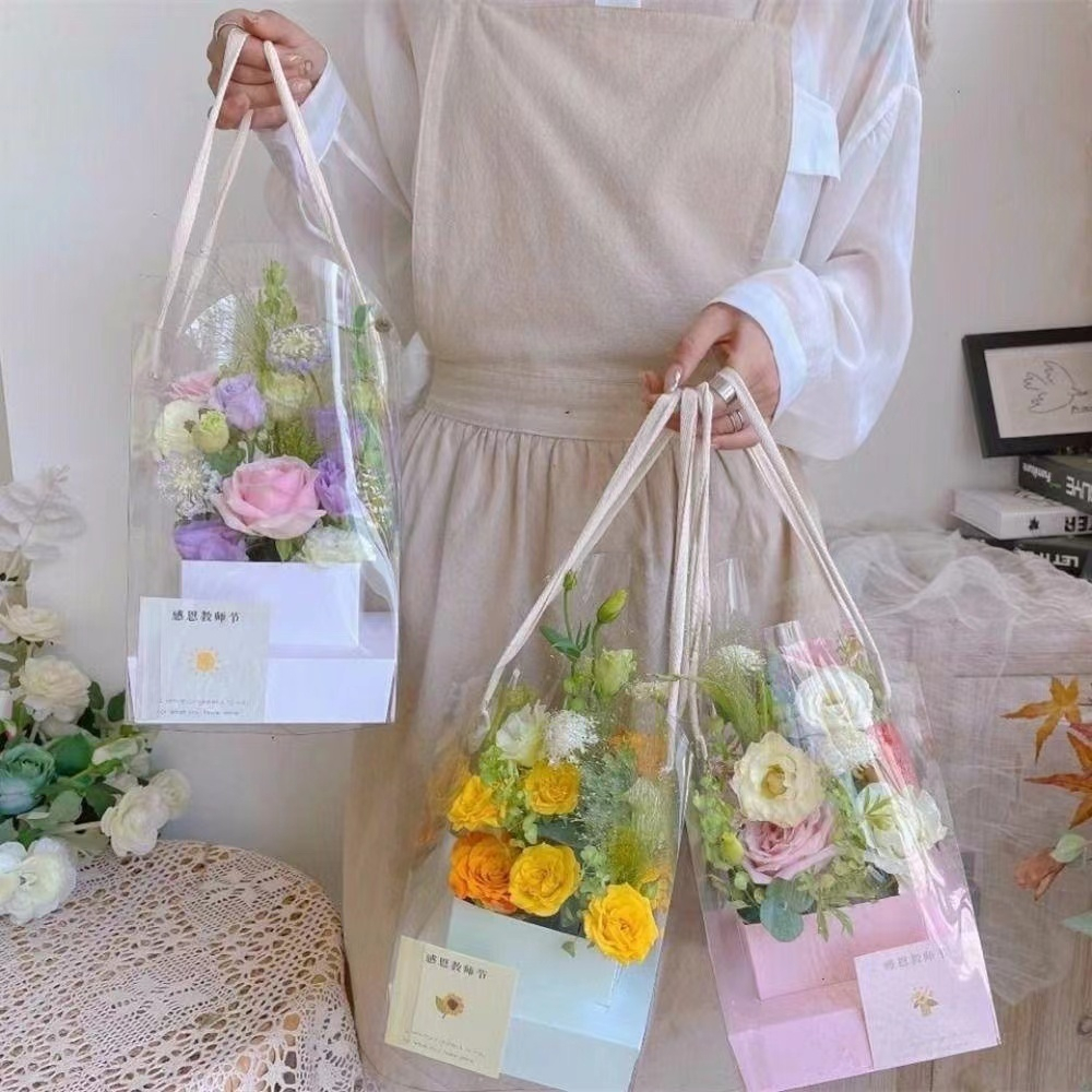 Flower กล่องจัดดอกไม้ PVC ใส ใส่ดอกกุหลาบ ช่อดอกไม้สด มีฐานรอง+หูหิ้ว