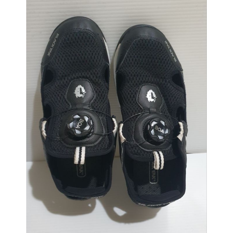 รองเท้าแบรนด์ Black Yak