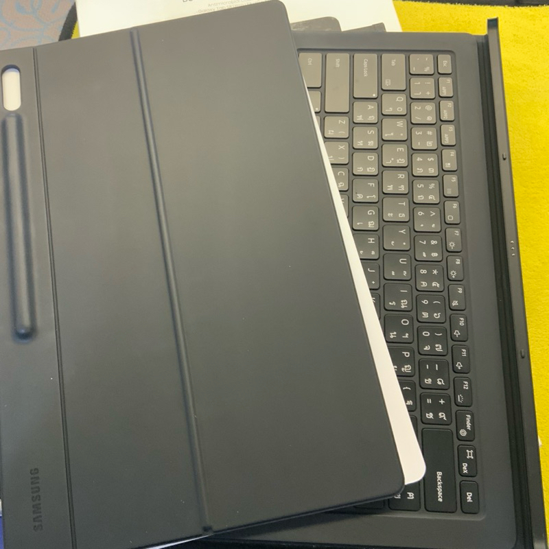 Book Cover Keybord แท้ ใช้สำหรับ Galaxy Tab s8 Ultra หรือ S8 Ultra 5 G มือสอว สภาพใหม่ 99 %