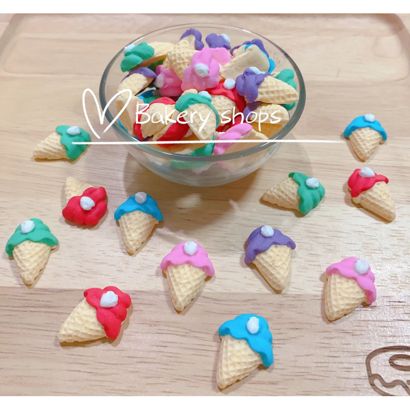 น้ำตาลตกแต่งเค้ก รูปไอศครีม🍦ขนาด 3  cm (1 แพ็ค /30 ชิ้น)