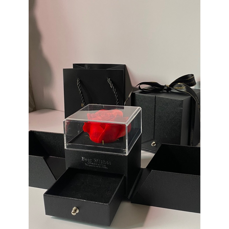 กล่องของขวัญ gift box (กล่อง1)ดอกกุหลาบดอกใหญ่ กล่องละ 249-. พร้อมส่ง !ฟรีถุงกระดาษ ไม่รวมเครื่องประดับ