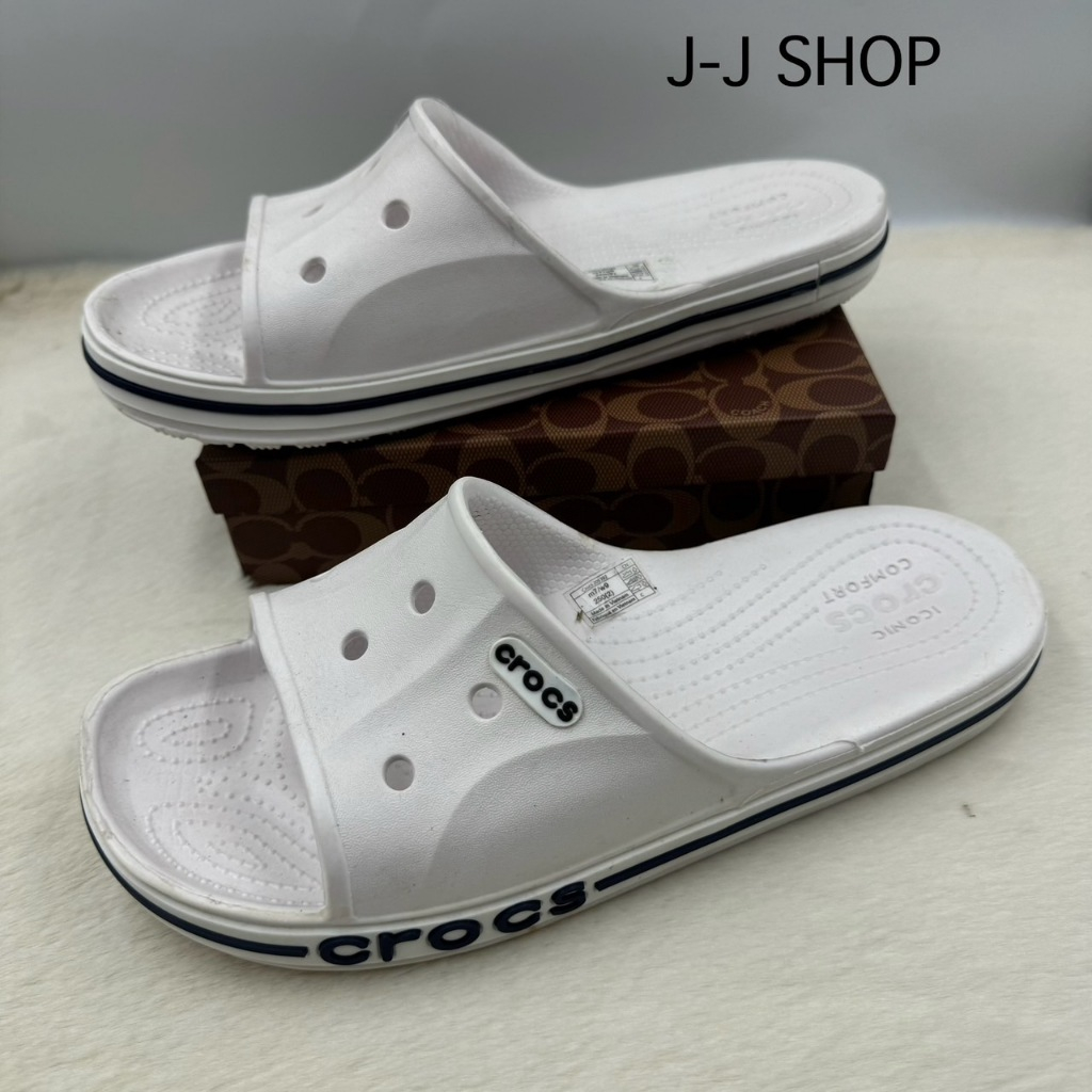 รองเท้าแตะ Crocs แบบสวมสำหรับผู้หญิงและผู้ชายรุ่นใหม่ไซส์ 36 ถึง 46 งานสวยน้ำหนักเบาราคาถูกสินค้ามีคุณภาพ ห้ามพลาดนะคะ