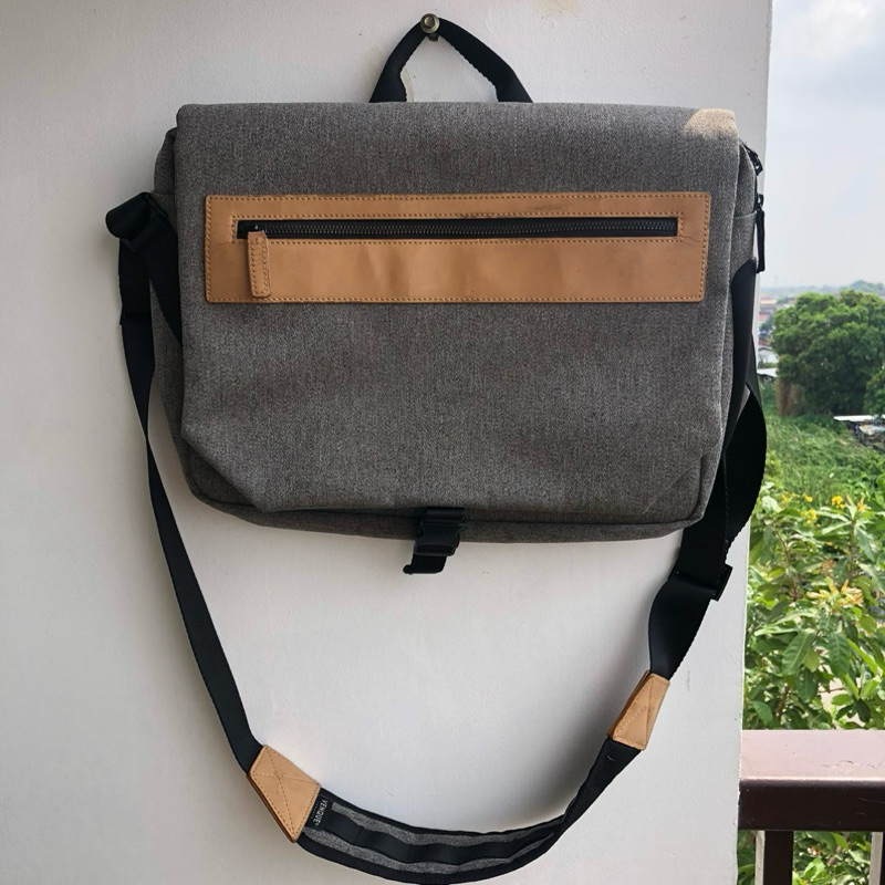 กระเป๋า แบรนด์ Venque รุ่น Messenger