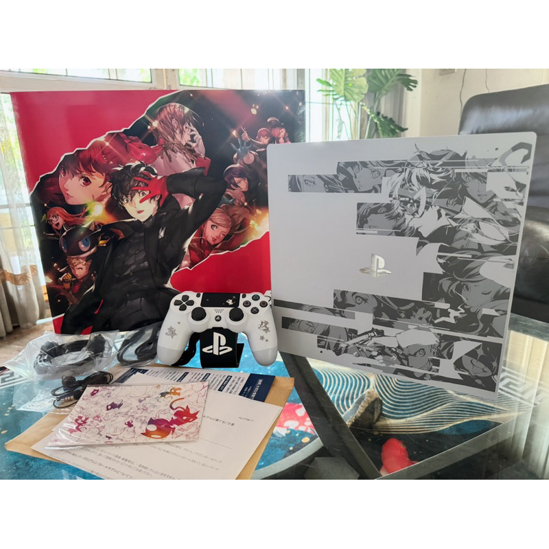 PS4 pro Persona 5 The Royal Limited Edition From Japan (NEW)