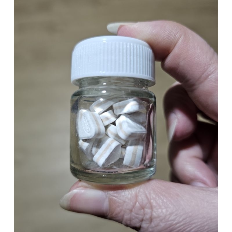 กระปุกยา กระปุกแบ่ง ตลับยาพกพา วัสดุเป็นแก้ว ทรงกลมขนาด ฝาพลาสติก สำหรับใส่ยา วิตามิน หรืออื่นๆที่ต้องการ