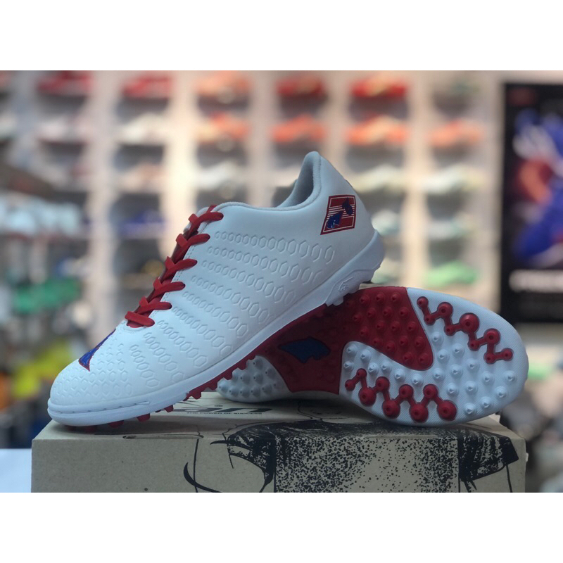 รองเท้าร้อยปุ่ม Pan balancer touch x T5