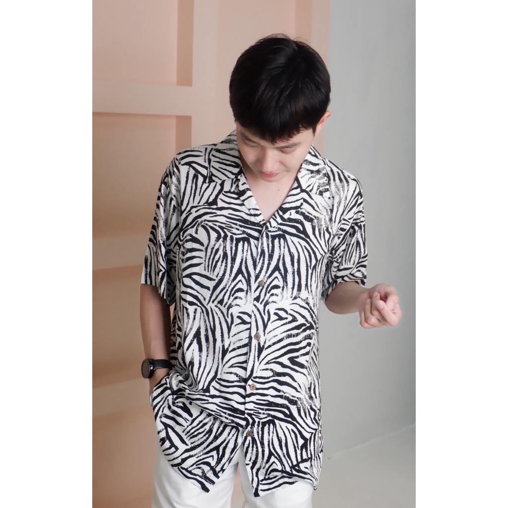 11.WOLF Hawaii Shirt เสื้อเชิ๊ตแขนสั้นต่อลายม้าลายดำ / H130