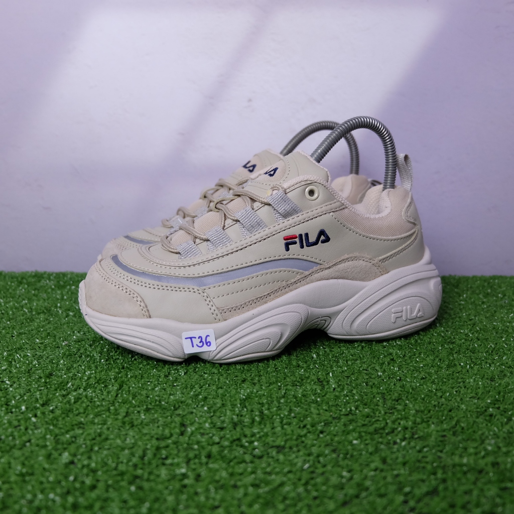 (37.5/23 cm) Fila Disruptor Sneakers สภาพสวยๆใหม่ๆ ฟีล่ามือ2ของแท้💯 รองเท้าผ้าใบเกาหลีผู้หญิง