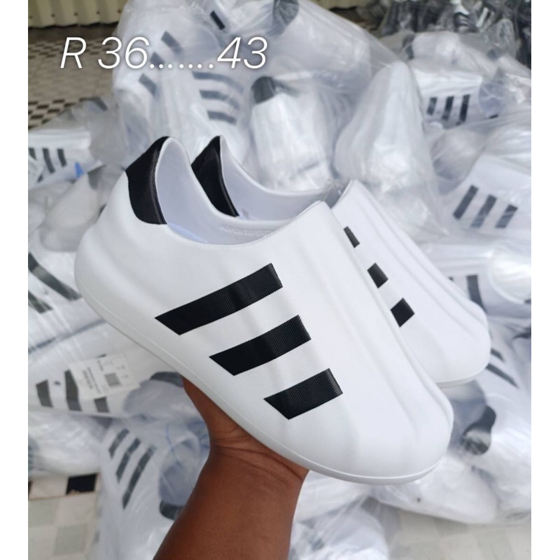 ร้องเทาอดิดาสมาใหม่มีไซร้36ถึง43มีสินค้าพ้รอมส่ง