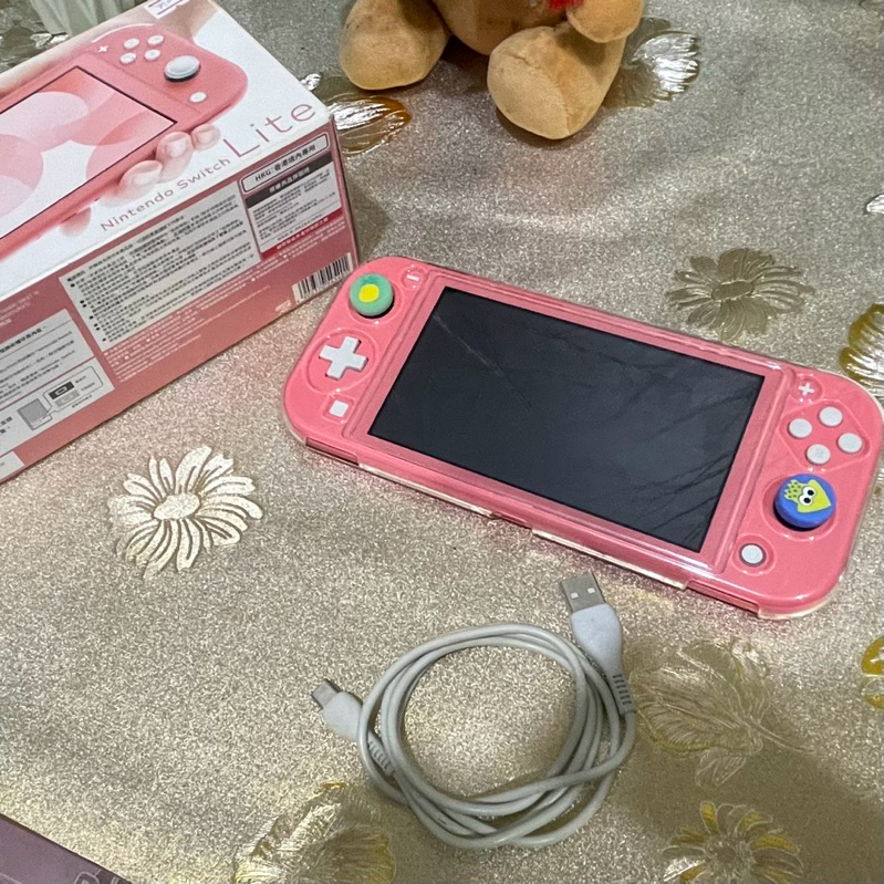Nintendo Switch Lite สี Coral - used ขายเครื่องเล่นเกมมือสอง รุ่นเล็กพกพาง่าย 5.5 นิ้ว