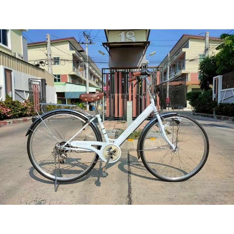 จักรยานแม่บ้านมือสองญี่ปุ่น 6 speeds วงล้อ 27 นิ้ว เฟรมเหล็ก ไฟหน้าโซล่าติดเองเวลาปั่น ดวง led ล็อคล้อหลัง สภาพสวย