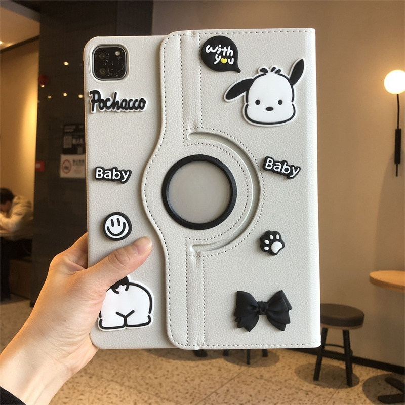 24 ชั่วโมง เคสป้องกัน iPad หมุนได้ 360° Pochacco-white bow เหมาะสำหรับรุ่น gen7/8/9 10.2 Air4/5 10.9 Pro11 2024 Air6