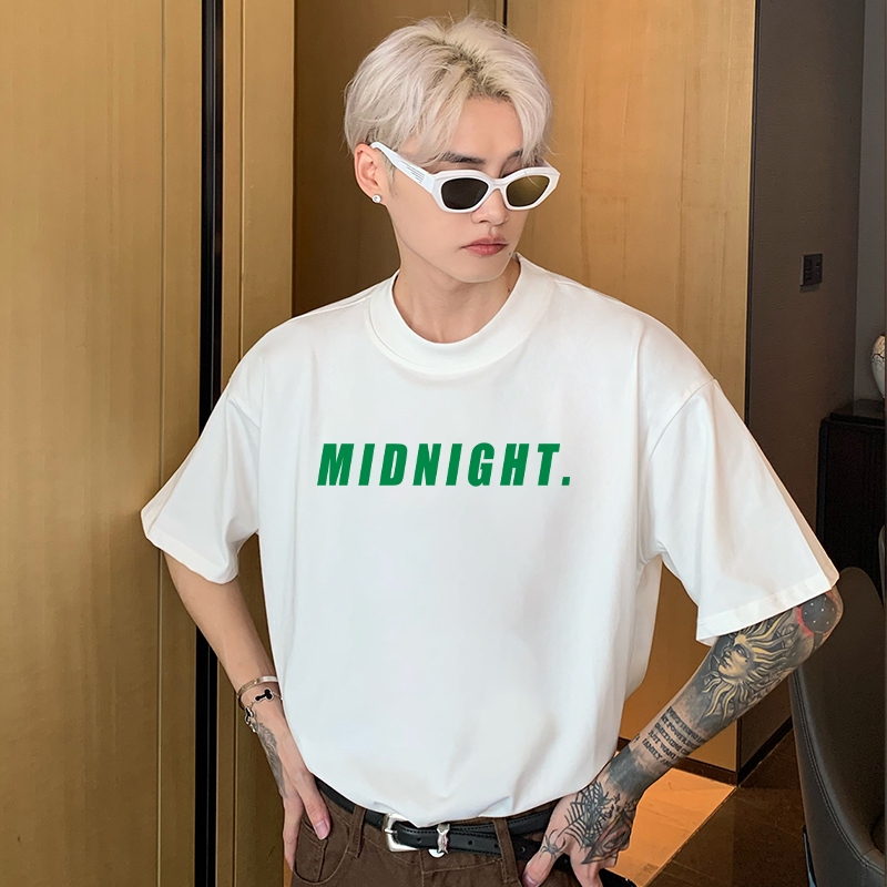 YOU-T🔥Hot Sale🔥เสื้อยืดชายแฟชั่นสไตล์อเมริกันย้อนยุคพิมพ์สไตล์เรียบง่าย "MIDNIGHT" ผ้าฝ้าย 100% สวมใส่สบายคอกลมแขนสั้น