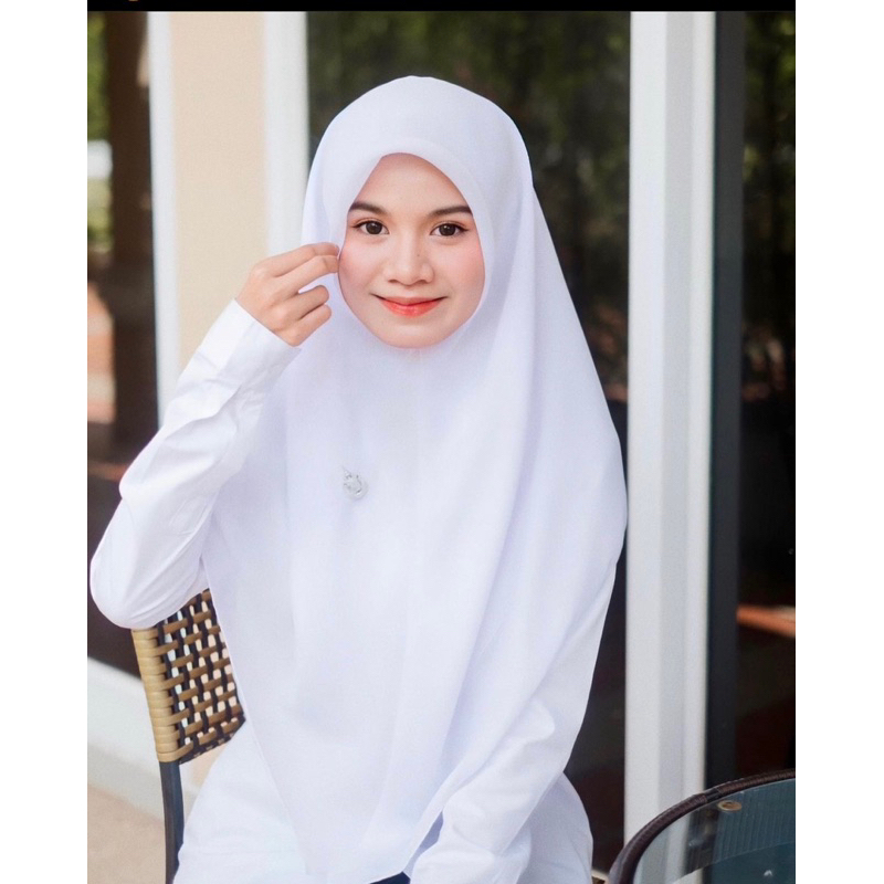 ผ้าคลุมนักศึกษาสีขาวออฟไวท์