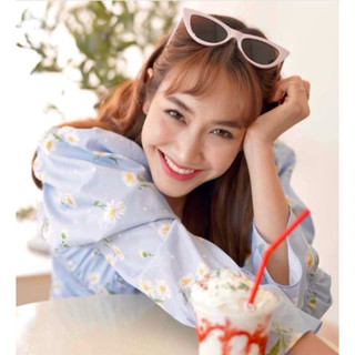 💐ชุดเดรสสีฟ้าพาสเทล ลายดอกไม้น่ารัก แขนยาวสม๊อค 2 ช่วง ช่วงอ…