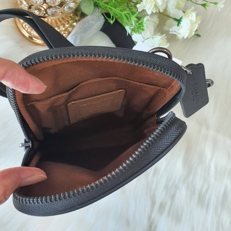 สะพายชาย CO912 ADEN CROSSBODY IN SIGNATURE CANVAS CW364