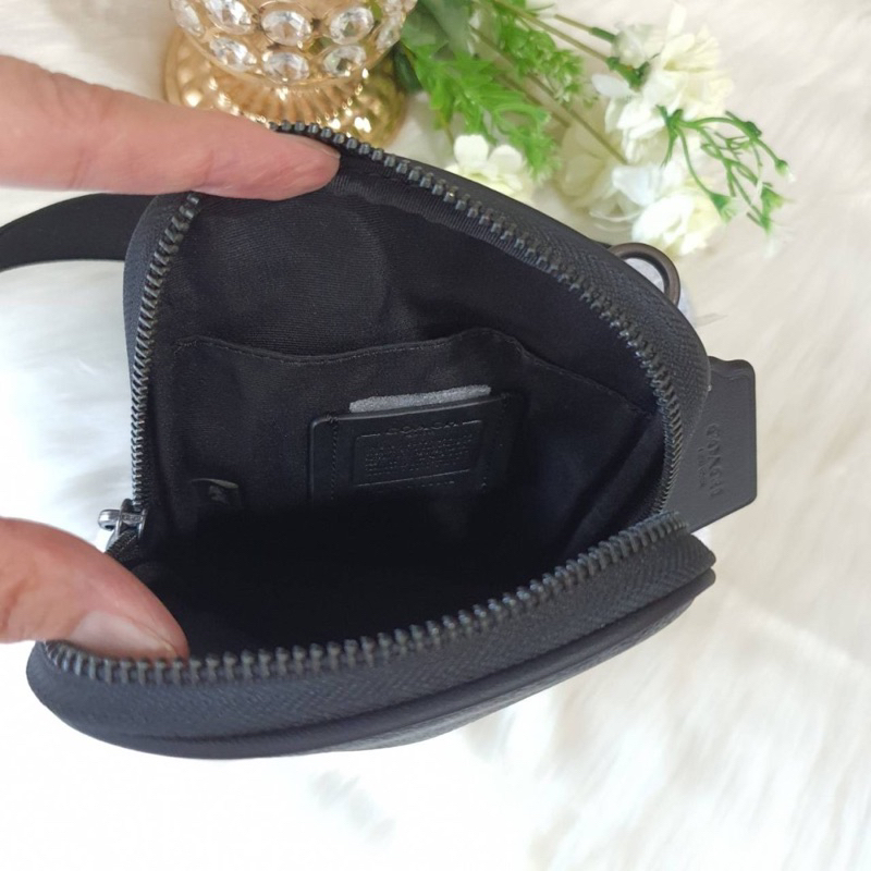 สะพายชาย CO912 ADEN CROSSBODY IN SIGNATURE CANVAS CW364