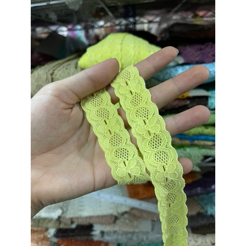 ลูกไม้ยืด ขนาด1นิ้ว ลายดอกไม้  สินค้าพร้อมส่ง
