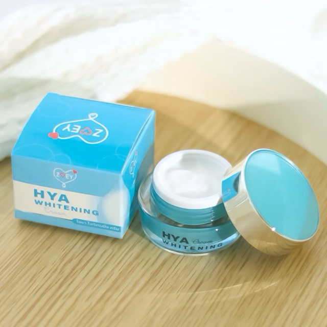 โซอี้ ไฮยาไวท์เท่นนิ่งครีม *12g.* (กล่องฟ้า) ครีมบำรุงผิวหน้า ฟื้นฟูผิวหยาบกร้านให้เนียนนุ่ม กระจ่างใส ลดเลือนริ้วรอย