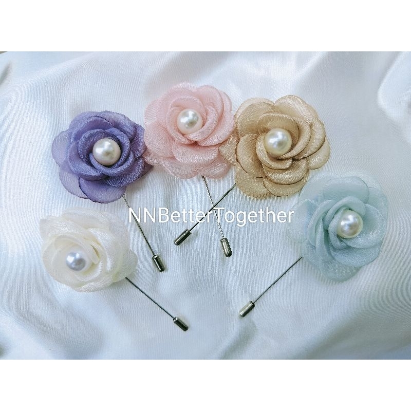 ใหม่ พร้อมส่ง 🇹🇭 เข็มกลัด/ พินติดเสื้อ รวมดอกหลายแบบ พินติดสูท  พินติดอก วัสดุผ้า