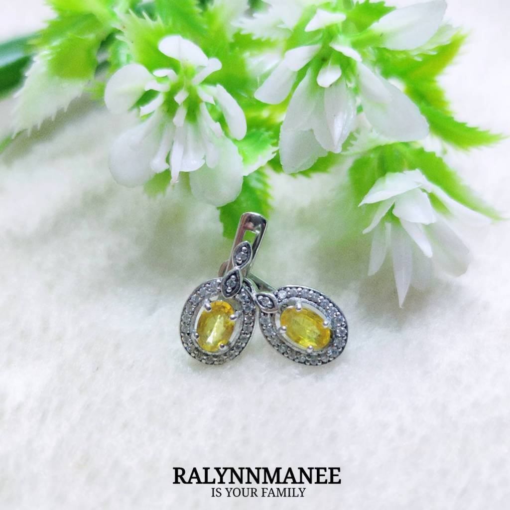 N6426 ต่างหูพลอยบุษราคัมแท้ ( Natural Yellow Sapphire ) แบบอิงลิชล็อค ตัวเรือนเงินแท้925 ชุบทองคำขาว
