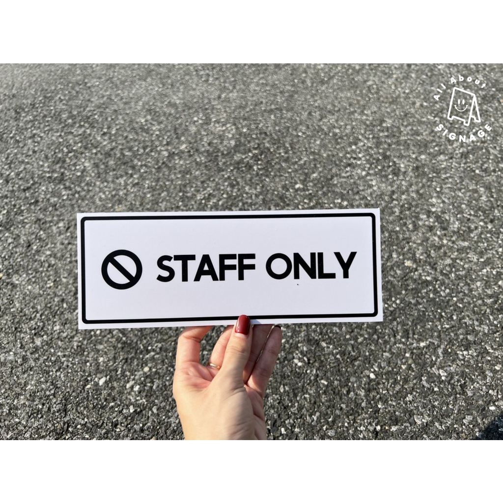 แผ่นป้ายพลาสวูดติดสติ๊กเกอร์ STAFF สีขาว สำหรับติดผนังกำแพง ประตู