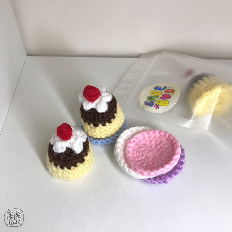 Crochet mini pudding keychain พวงกุญแจพุดดิ้งรุ่นจิ๋ว🍮🏄🏻‍♀️🗯