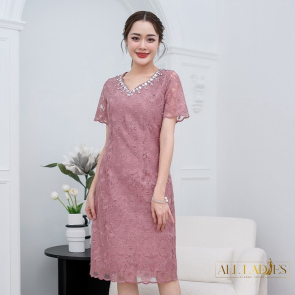 All Ladies เดรสลูกไม้แขนสั้นคอเพชร งานผ้านิ่มรุ่นนีผ้าใส่ไม่ระคายผิว สไตล์สวยหวาน