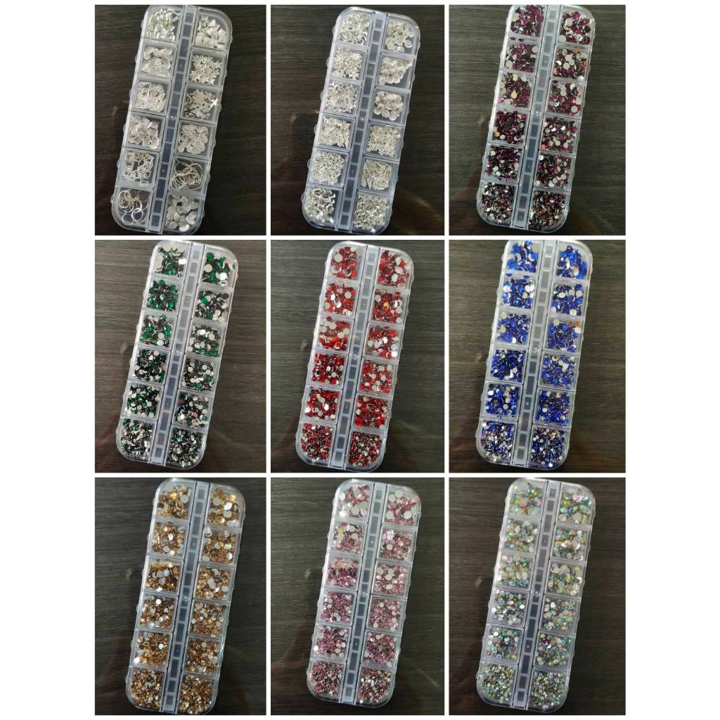 อะไหล่ตกแต่งเล็บแบบตลับ 12 ช่อง เพชรแยกสี อะไหล่สีเงิน