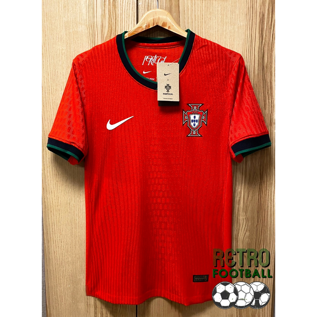 เสื้อฟุตบอลทีมชาติ โปรตุเกส Home ชุดเหย้า ยูโร 2024 [ PLAYER ] เกรดนักเตะ สีแดง ตรงต้นฉบับ กล้ารับประกันคุณภาพ