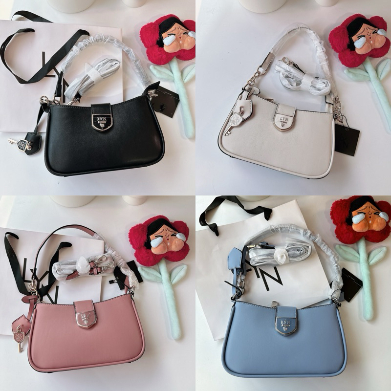 NEW 2024 ♥️ กระเป๋าสะพายข้าง LYN หน้าเข็มขัด พร้อมสายสะพายยาว