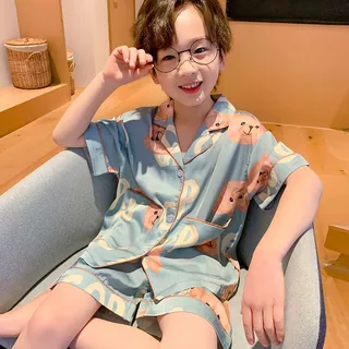 Babe Buy ชุดนอนเด็กผ้าซาติน คอตตอน ชุดนอนคอปกขาสั้นแขนสั้น กระดุมหน้า ผ้านิ่ม ใส่สบาย ไม่ร้อน ลายน่ารัก สีสันสดใส ไซส์11