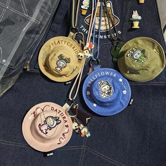 [พร้อมส่ง] แบบระบุตัว พวงกุญแจห้อยกระเป๋า Labubu The Monsters Fall In Wild Series -Bucket Hat Mini Bag แท้ 100%