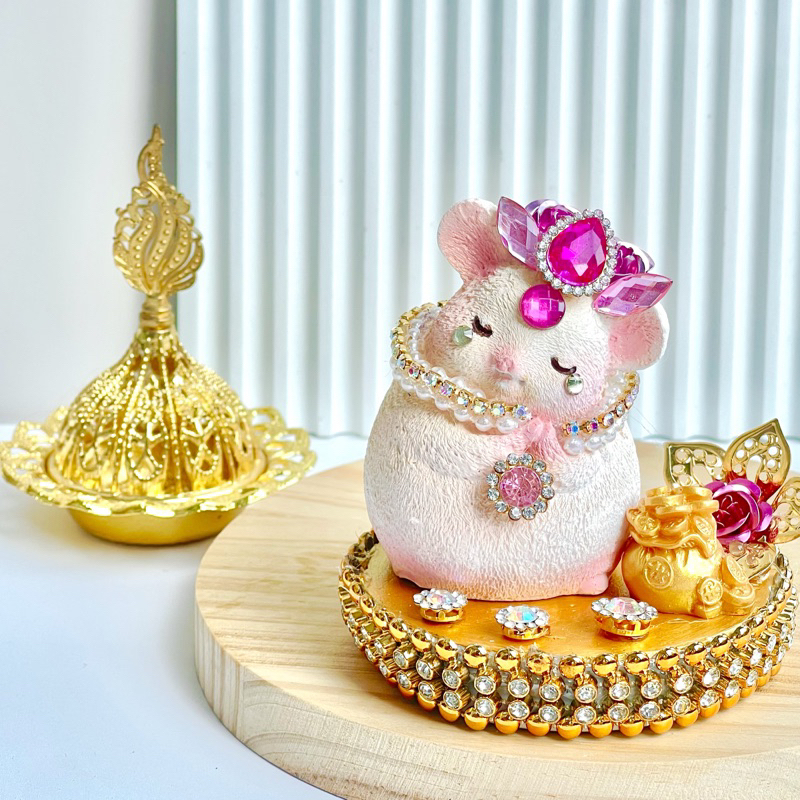 หนูมุสิกะ พร้อมฐานเงินทอง บริวารพระพิฆเนศ ถวายพระพิฆเนศ **สามารถทักเเชทระบุสีพลอยได้นะคะ** งานเเฮนเมดทุกชิ้นค่ะ