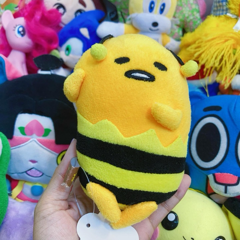 ตุ๊กตาไข่ขี้เขียจ แต่งตัวชุดผึ้ง นุ่มๆ ไข่กุเดทามะ งานซาริโอ้ Gudetama Sario Soft Plush