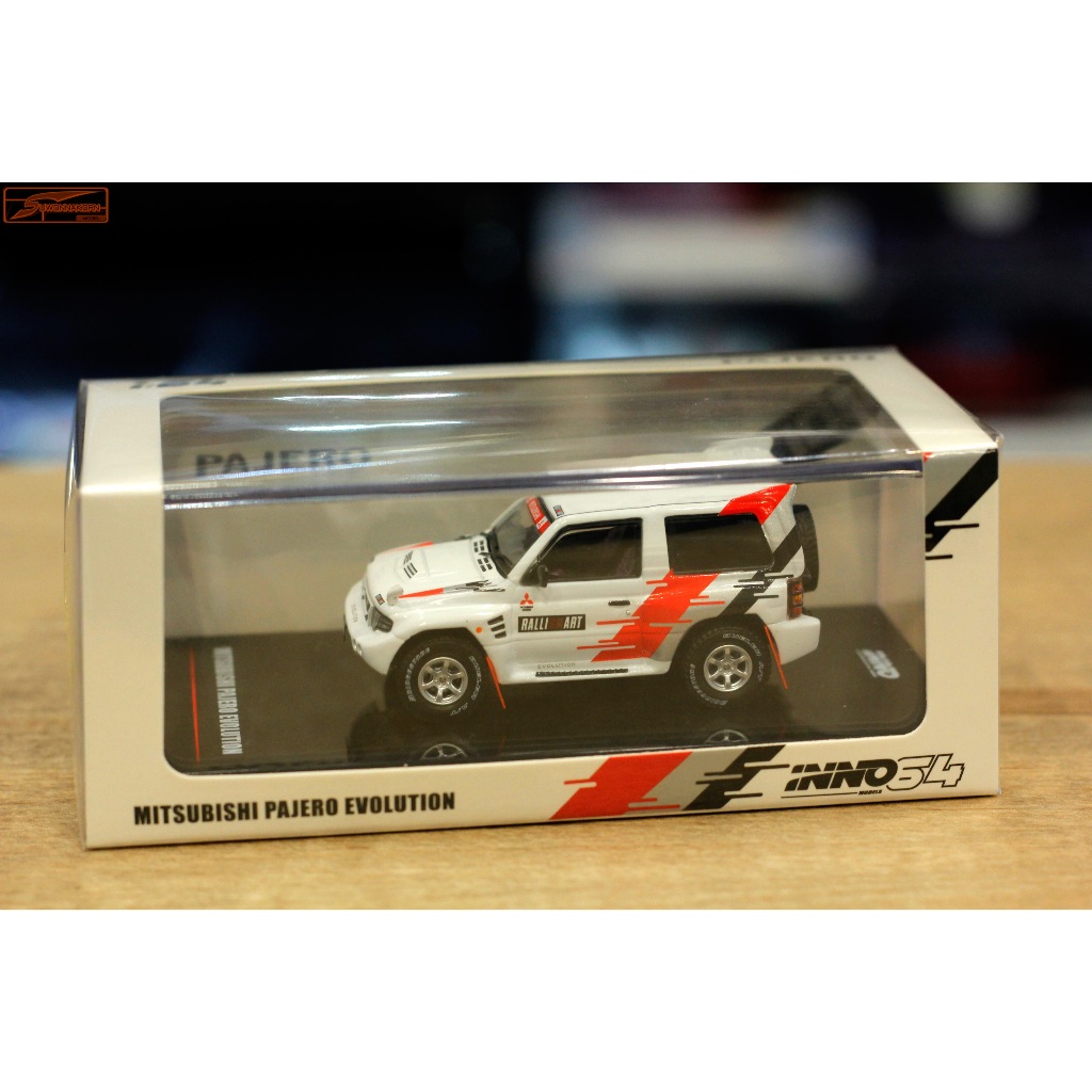 INNO64  1/64 Mitsubishi Pajero Evolution Ralliart White