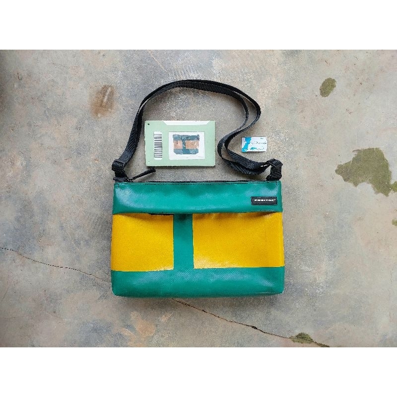 Freitag lou เขียวหยงเหลือง