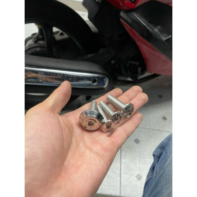 น็อตยึดท่อเก่า Mio Fino พร้อมน็อตตัวล่างใหญ่